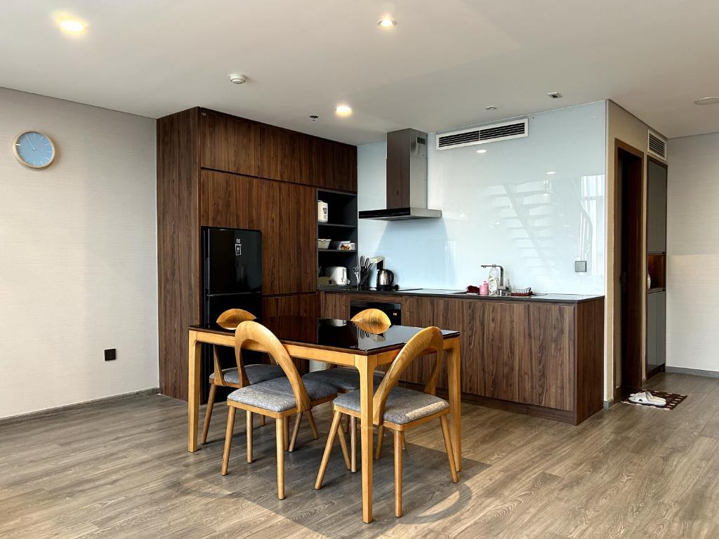 Kuchyň nebo kuchyňský kout v ubytování PentStudio West Lake Duplex Apartment