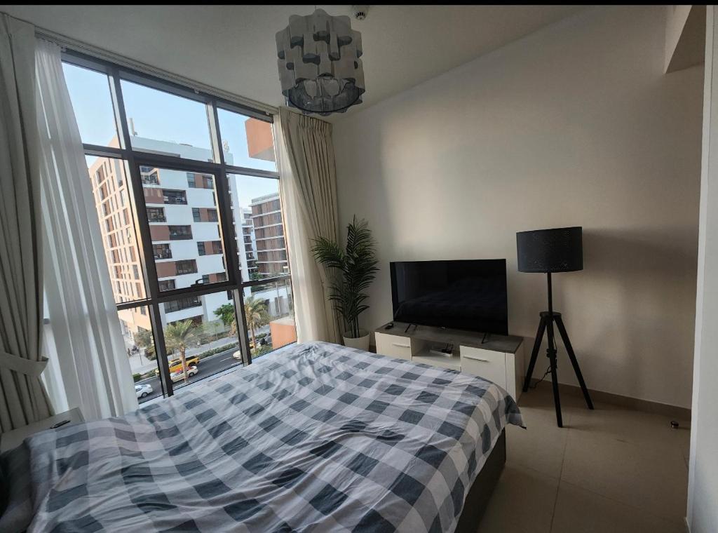 TV a/nebo společenská místnost v ubytování Shared Apartment In Dubai Hills