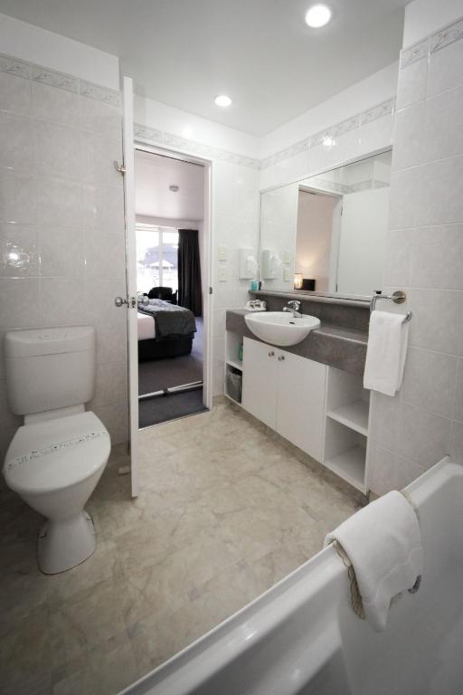 Baywatch Motor Inn - Resim 36