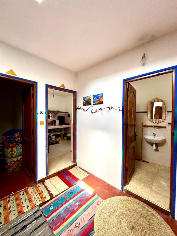 Postel nebo postele na pokoji v ubytování Hippie Chic - Room L'oued