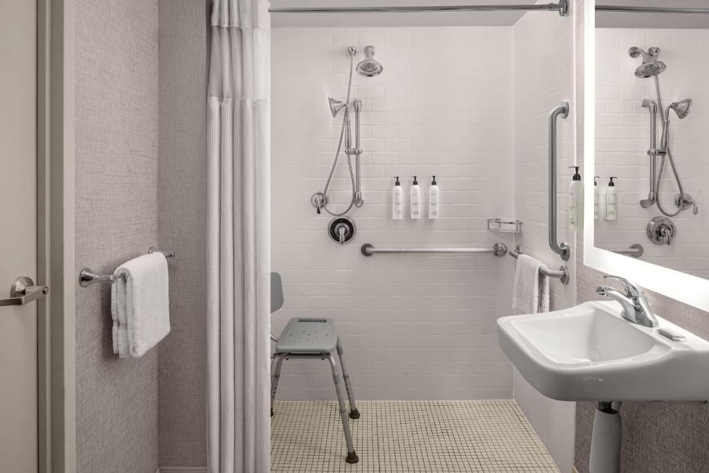 Fairfield Inn & Suites by Marriott Washington Downtown photo