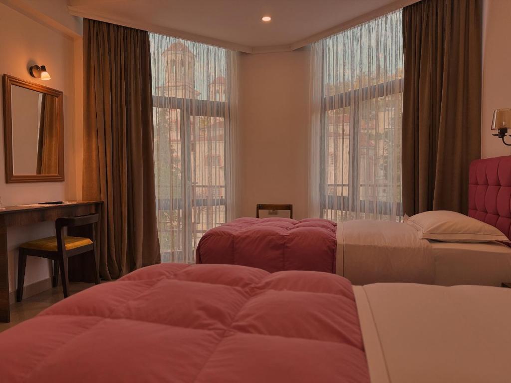 Uma cama ou camas num quarto em Hotel Republika Berat