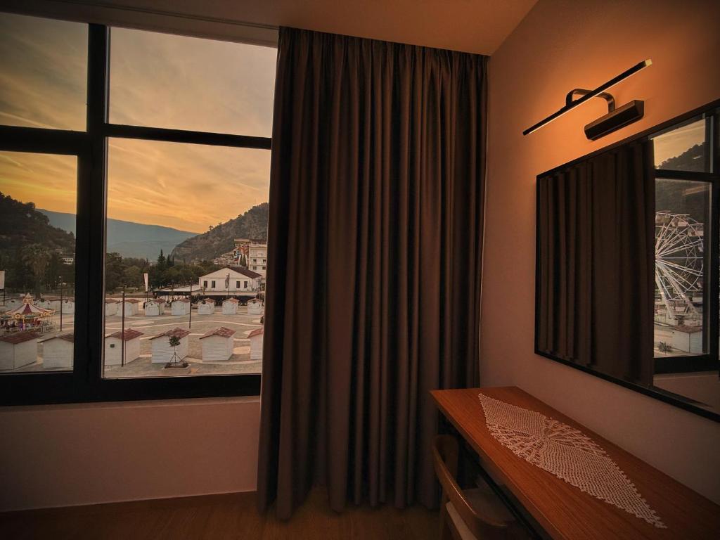 Uma vista geral da montanha ou uma vista da montanha a partir do hotel