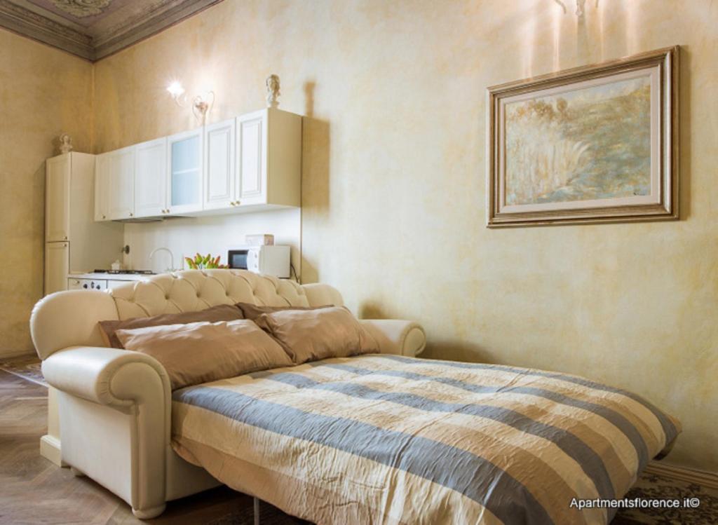 Apartments Florence Ghibellina Balconyにあるベッド