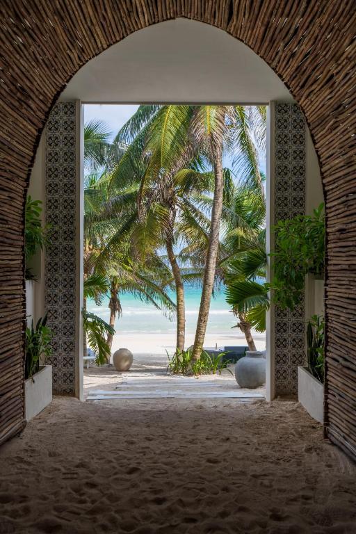 Сад в Sana Tulum Beachfront Boutique Hotel