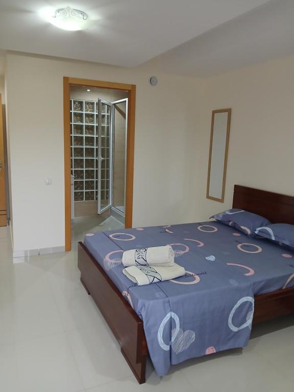 Postel nebo postele na pokoji v ubytování Nifa House