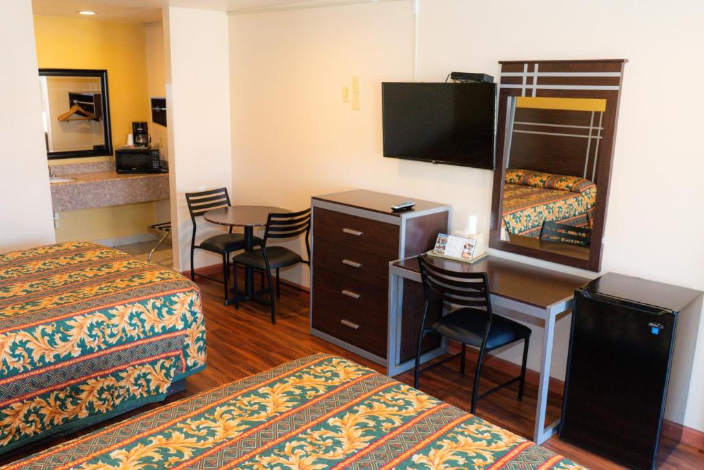 Colonial Inn Hammond - Chambre Queen Avec Deux Lits Queen