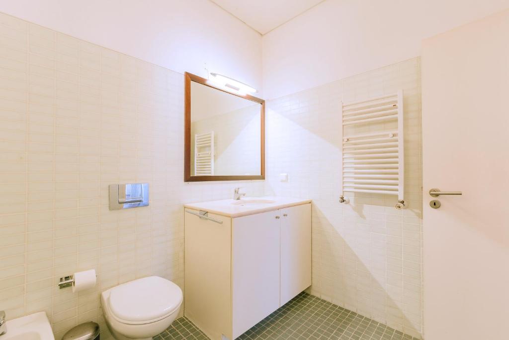 Koupelna v ubytování Chiado 2 Bedroom Elegant Apartment