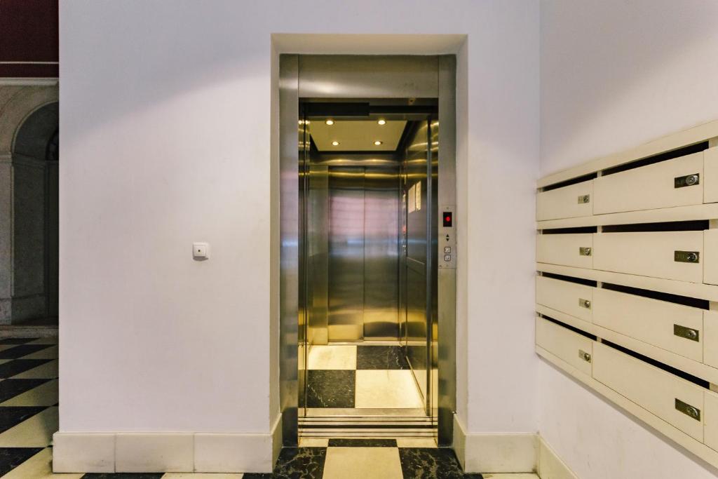 Fotografie z fotogalerie ubytování Chiado 2 Bedroom Elegant Apartment v Lisabonu
