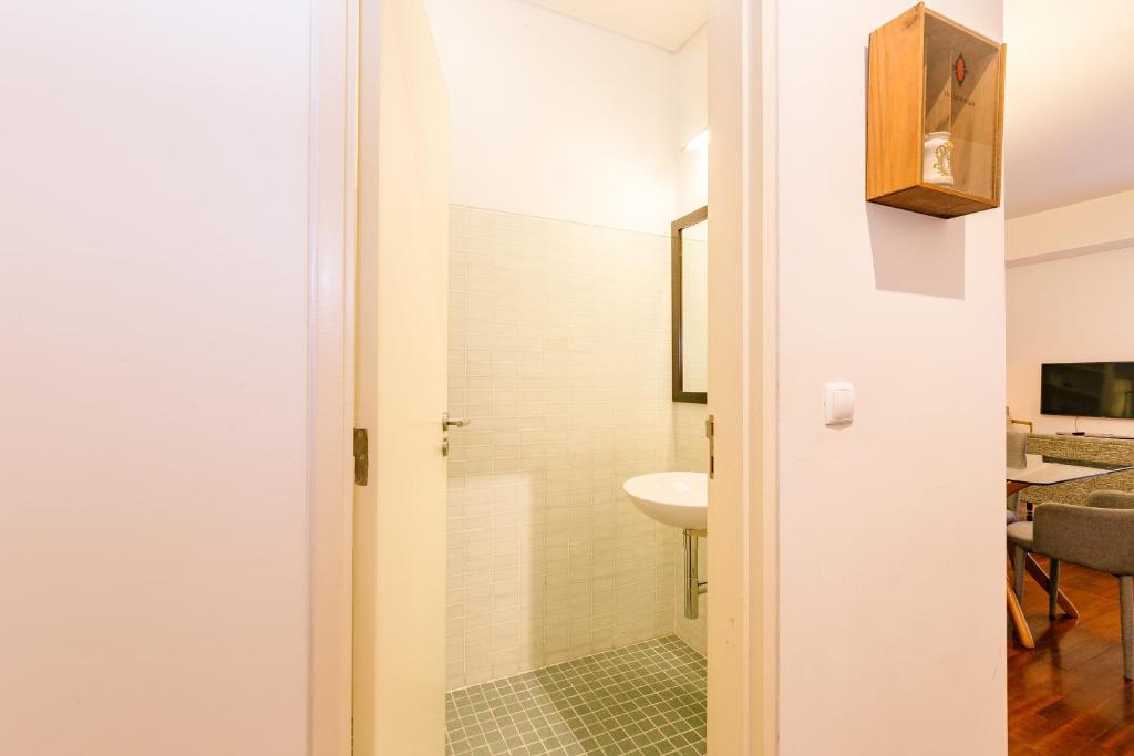 Koupelna v ubytování Chiado 2 Bedroom Elegant Apartment