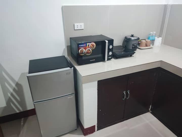 Kuchyň nebo kuchyňský kout v ubytování Bonsai Jacuzzi Suites