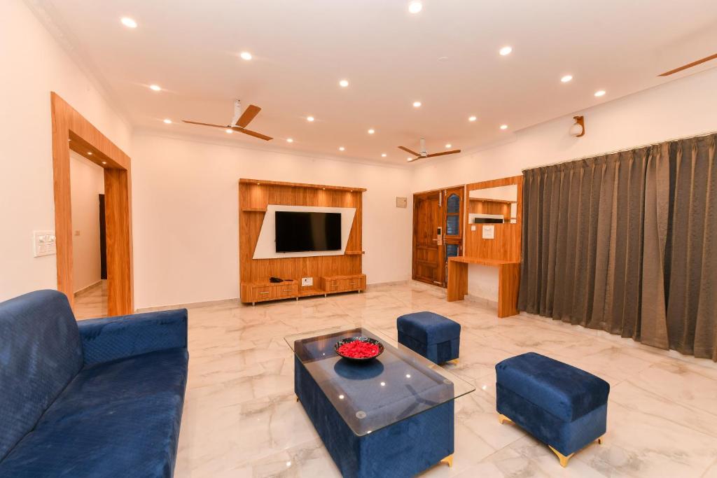 TV a/nebo společenská místnost v ubytování Hotel Shine International