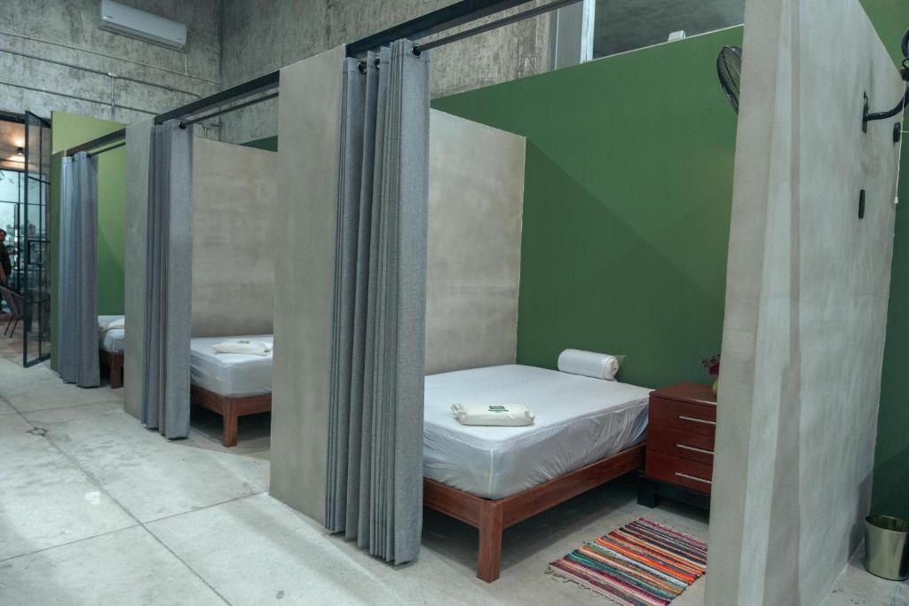 Kamar mandi di Escentrike Hostal