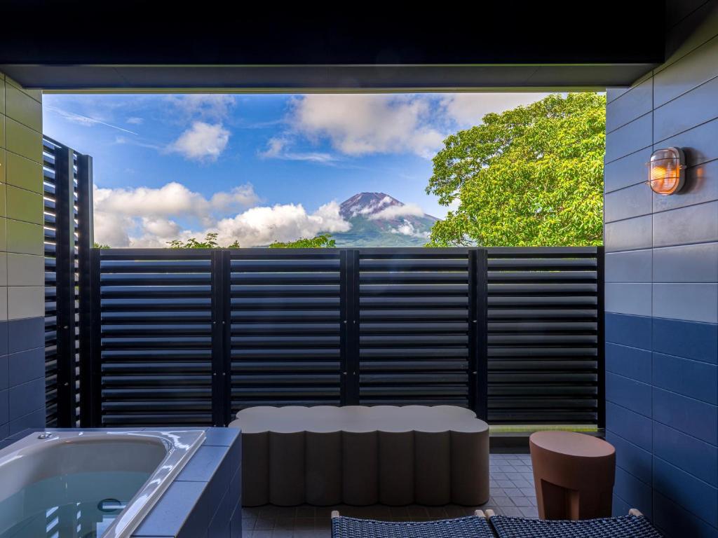 Fotografie z fotogalerie ubytování Mt Fuji View and Private Sauna Ryokan Shizuku v destinaci Yamanakako