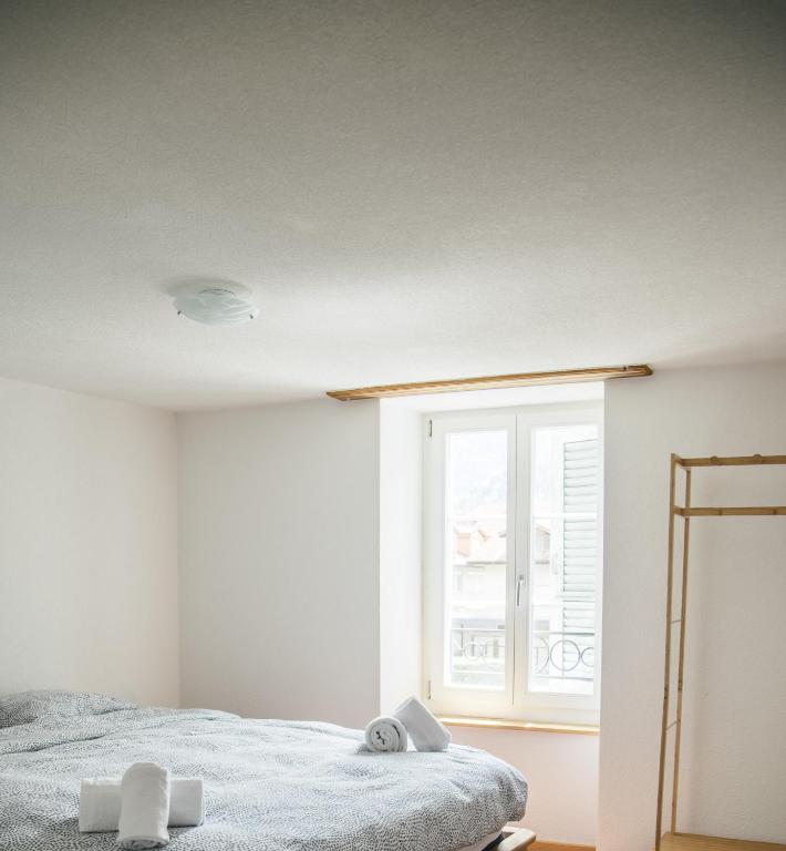 Uma cama ou camas num quarto em Nimbuzzz Apartments