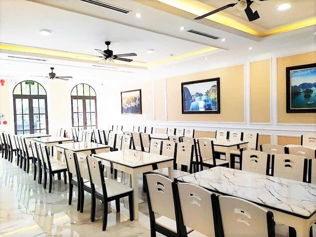 Bài Thơ Mountain Hotel - 19