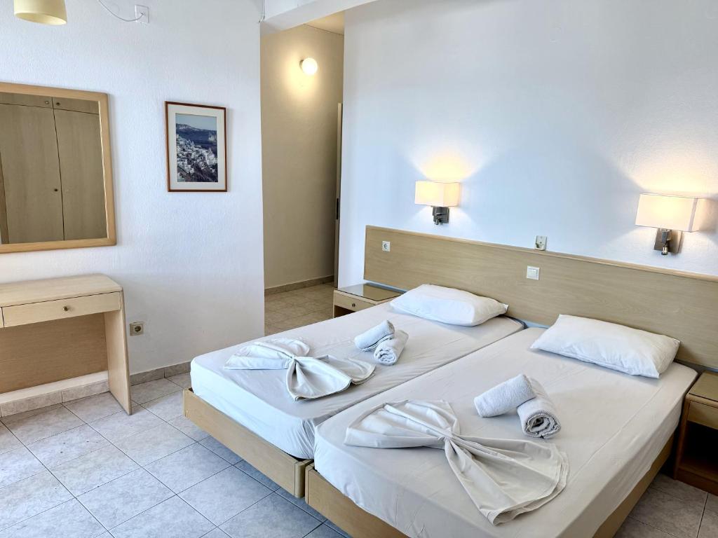 Postel nebo postele na pokoji v ubytování Savoy City Hotel