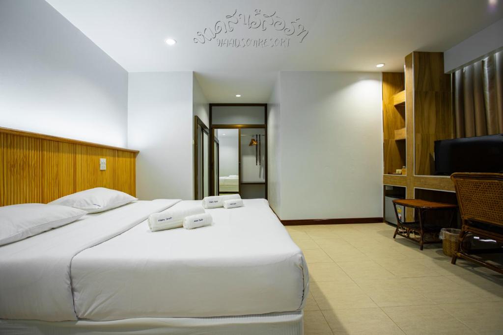 Postel nebo postele na pokoji v ubytování HaadSon Resort