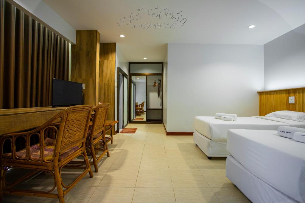 Postel nebo postele na pokoji v ubytování HaadSon Resort