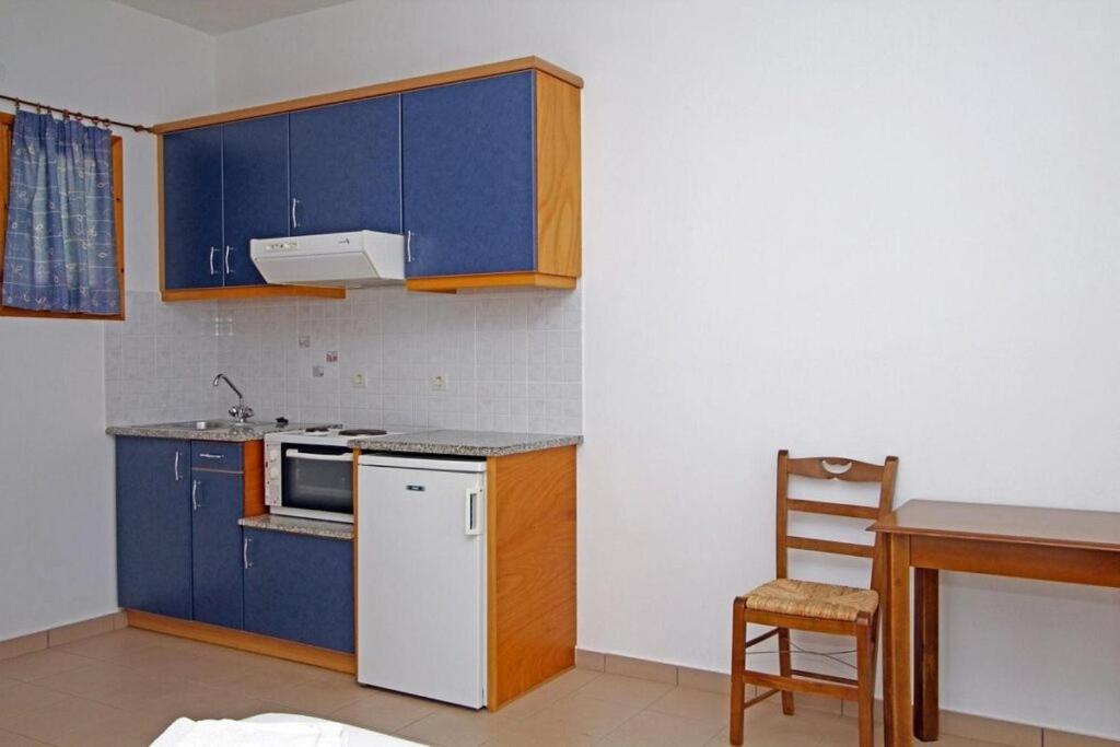 Kuchyň nebo kuchyňský kout v ubytování Rosa's Beach Studios