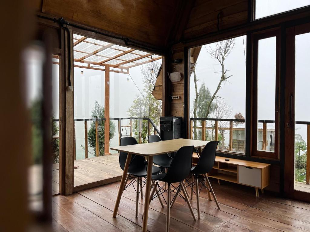 Balkón nebo terasa v ubytování Satha private villa Dieng
