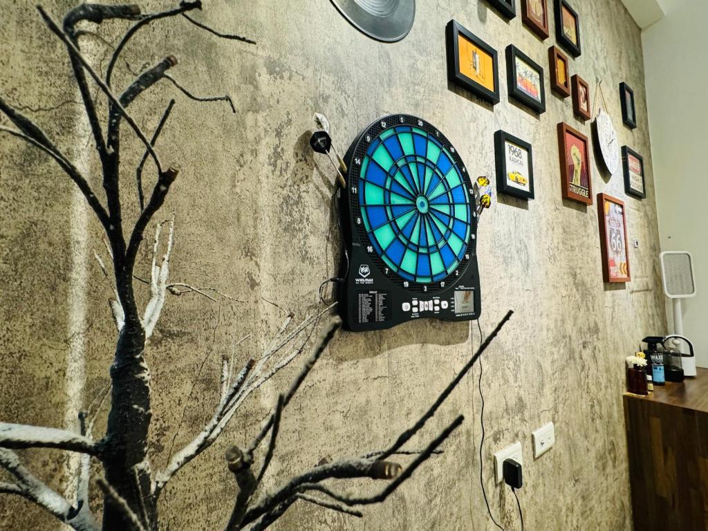 a dart board on a wall with a tree on it at 嵐恬苑-寵物友善包棟民宿 in Yilan City