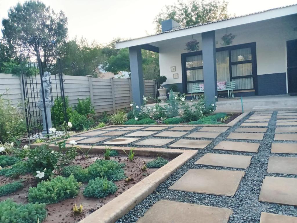 a garden in front of a house at 68Warren in Vryburg