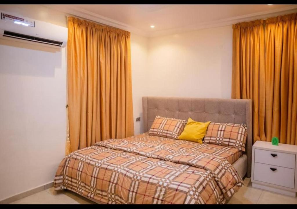 Postel nebo postele na pokoji v ubytování West End Mansion