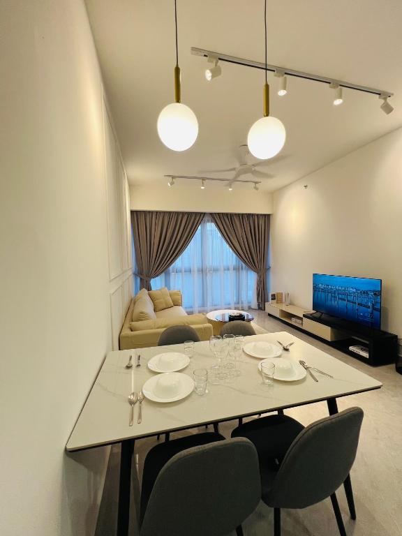 TV a/nebo společenská místnost v ubytování Agile TRX Luxury suite Bukit bintang