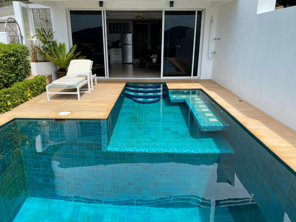 Bazén v ubytování Andaman Hill Pool Seaview nebo v jeho okolí