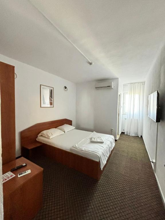 Postel nebo postele na pokoji v ubytování Grey Residence