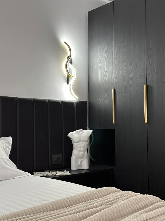 Postel nebo postele na pokoji v ubytování Grey Residence