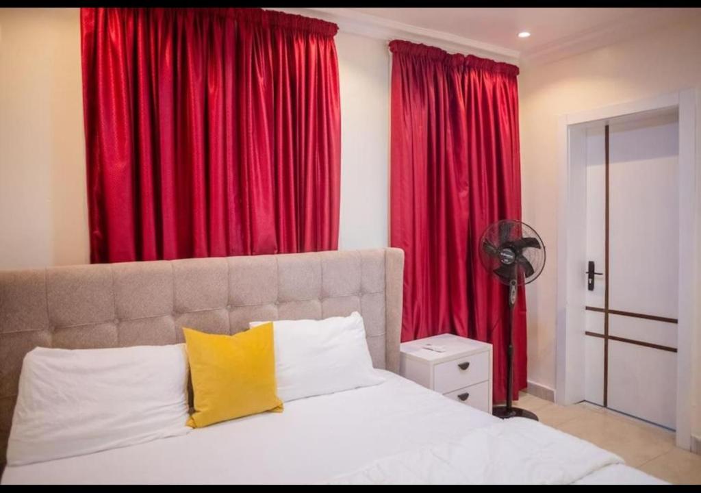 Postel nebo postele na pokoji v ubytování West End Mansion