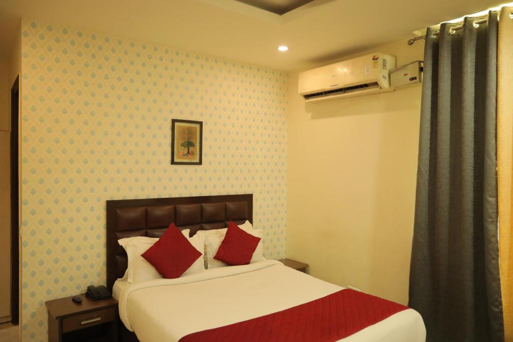 Postel nebo postele na pokoji v ubytování Hotel Nirvana Suites
