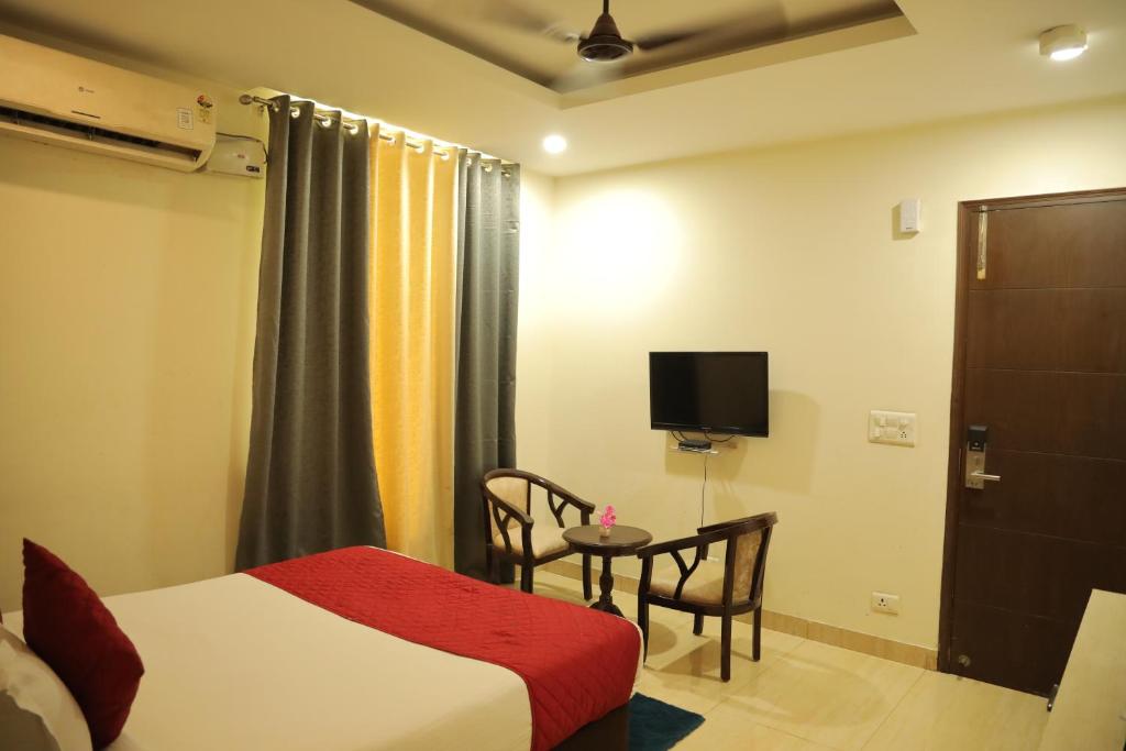 TV a/nebo společenská místnost v ubytování Hotel Nirvana Suites