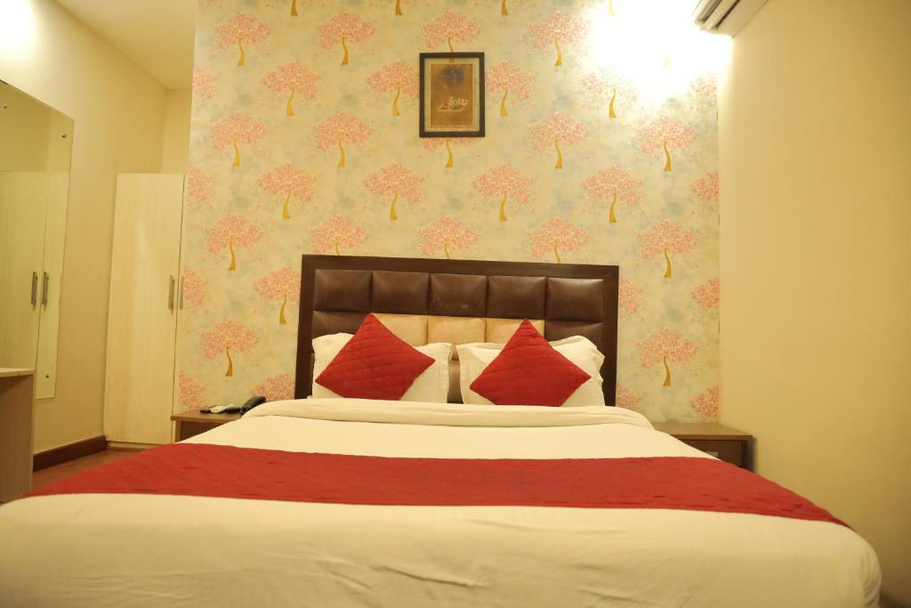 Postel nebo postele na pokoji v ubytování Hotel Nirvana Suites