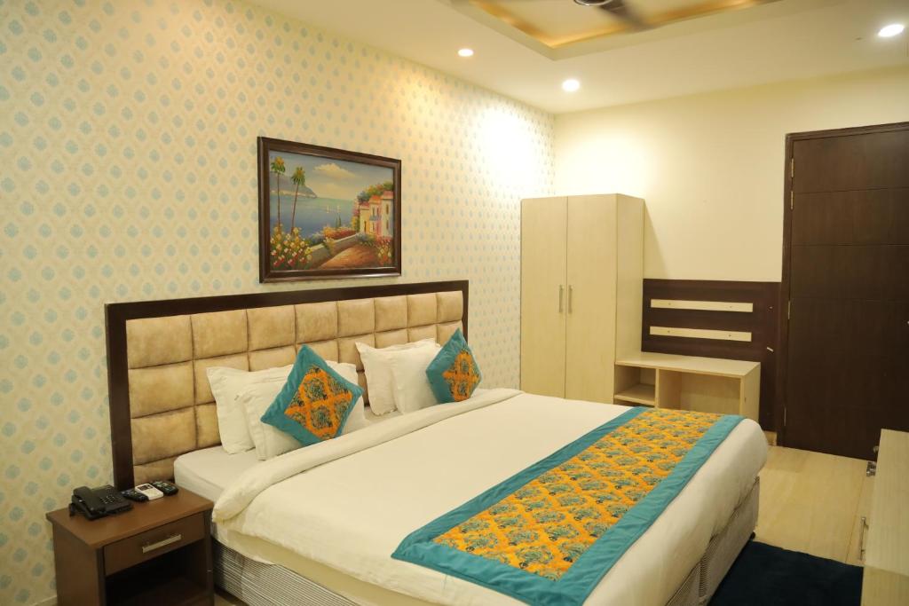 Postel nebo postele na pokoji v ubytování Hotel Nirvana Suites