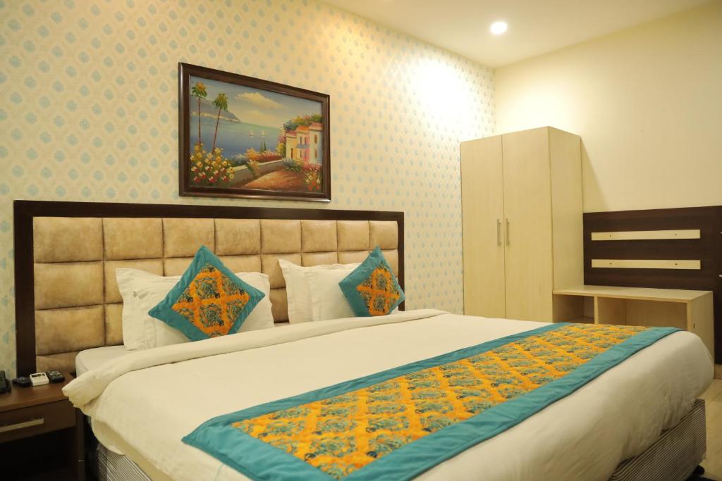 Postel nebo postele na pokoji v ubytování Hotel Nirvana Suites