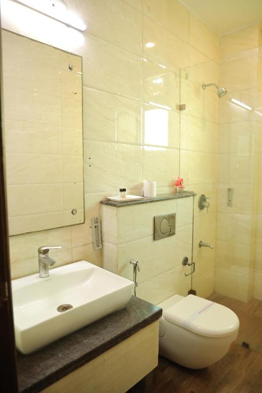 Koupelna v ubytování Hotel Nirvana Suites