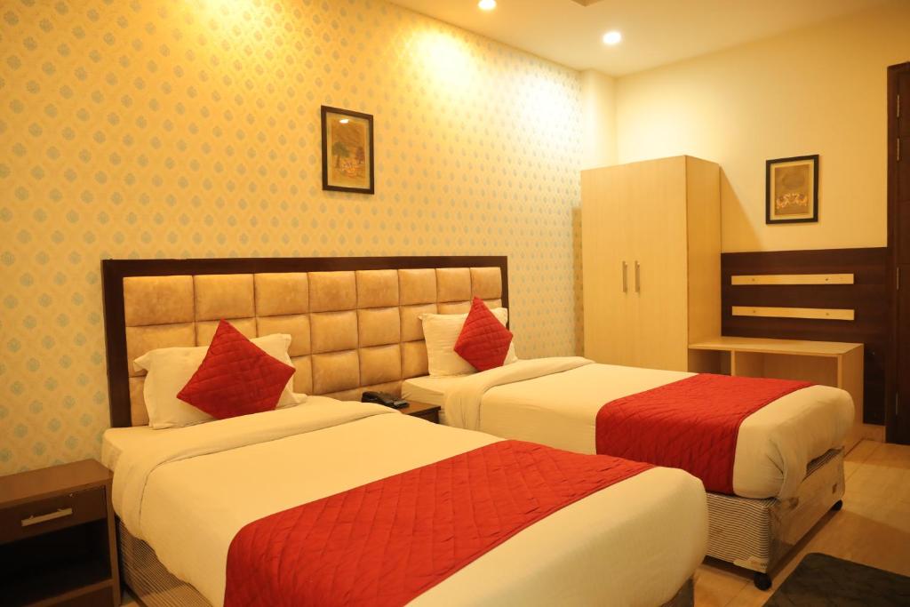Postel nebo postele na pokoji v ubytování Hotel Nirvana Suites