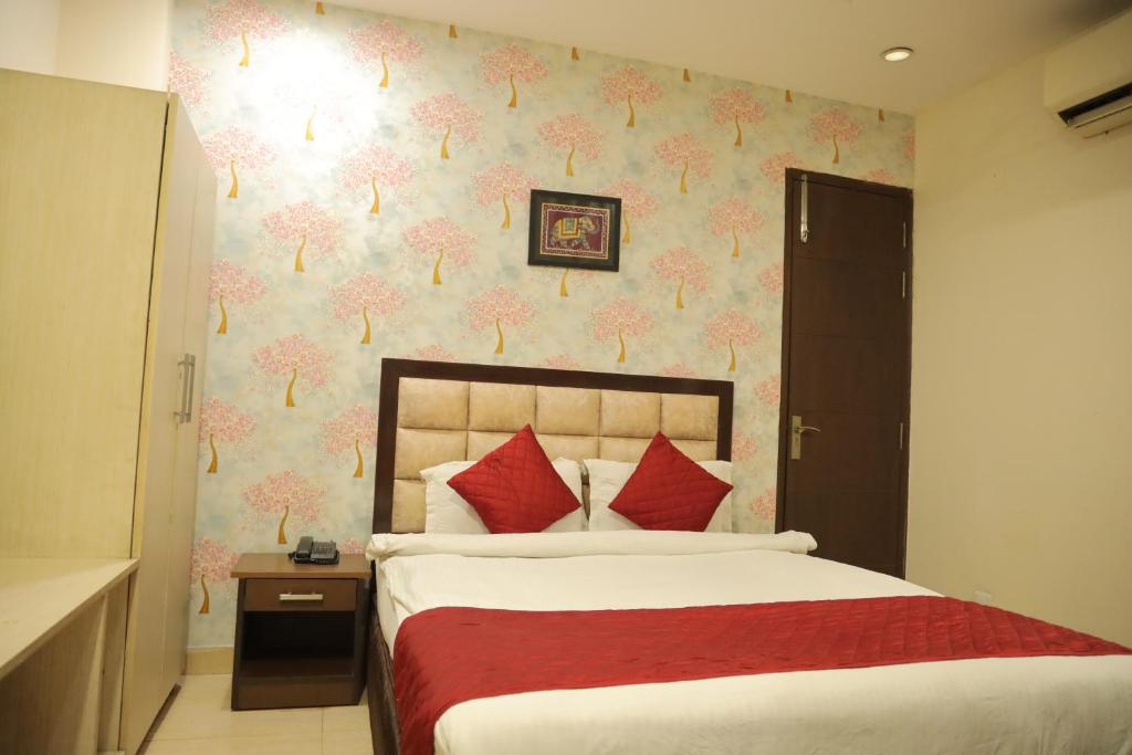 Postel nebo postele na pokoji v ubytování Hotel Nirvana Suites