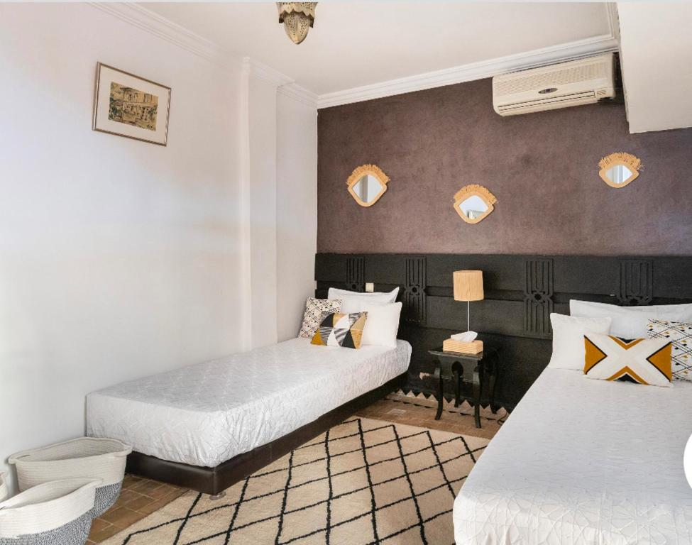 Postel nebo postele na pokoji v ubytování Riad Basidi piscine chauffée sur le toit de la médina