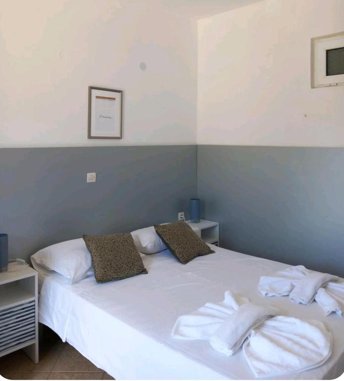 Postel nebo postele na pokoji v ubytování Pansion Limni