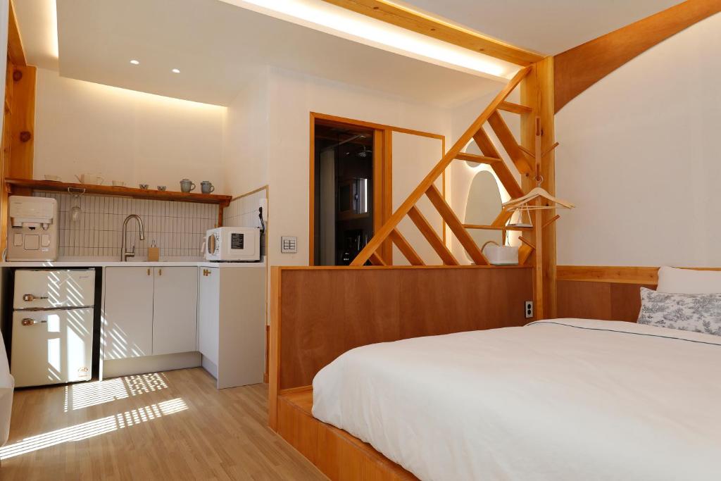 Küche&#47;Küchenzeile in der Unterkunft Hanok stay Mokhyang