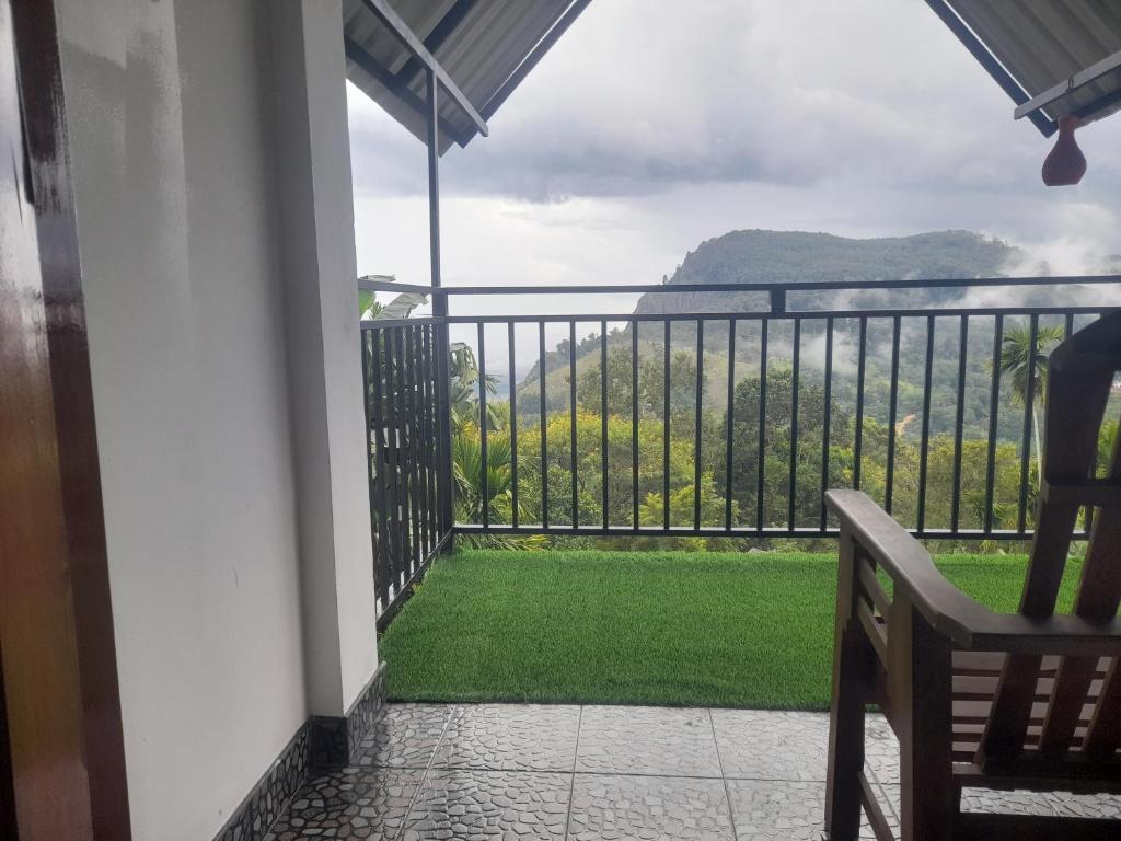 Golden View Guest Ella - 16