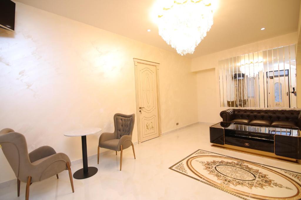 Posezení v ubytování Louvre Luxury Collection Hotel