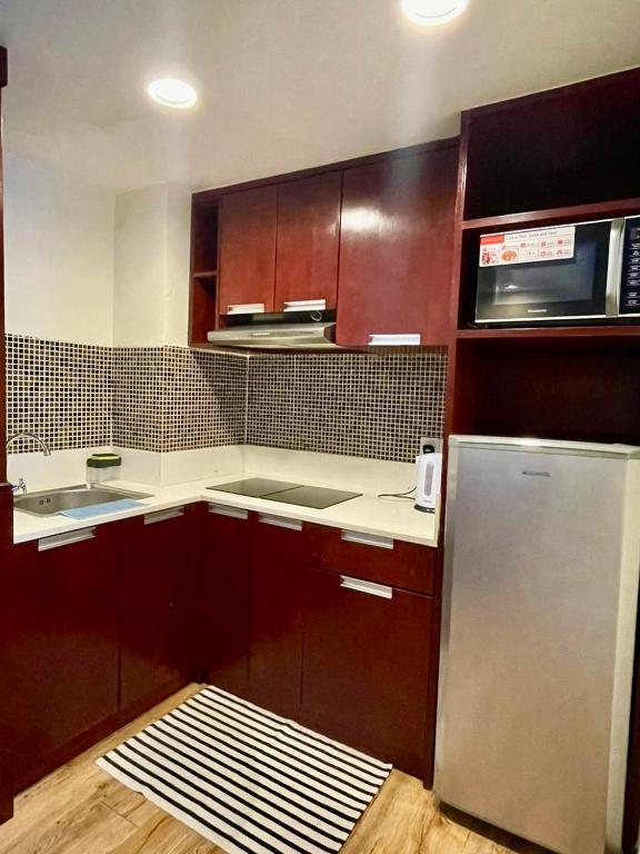Kuchyň nebo kuchyňský kout v ubytování Faina Homestay SCSP Ming Garden Resident Kota Kinabalu
