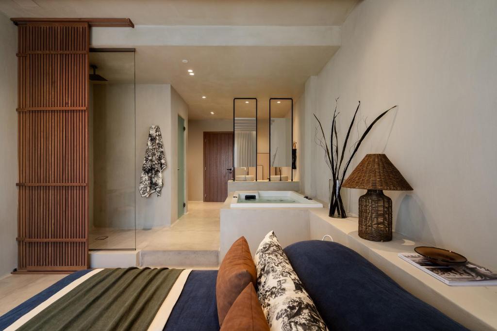 Postel nebo postele na pokoji v ubytování Tesoro Elegant escapes- suites
