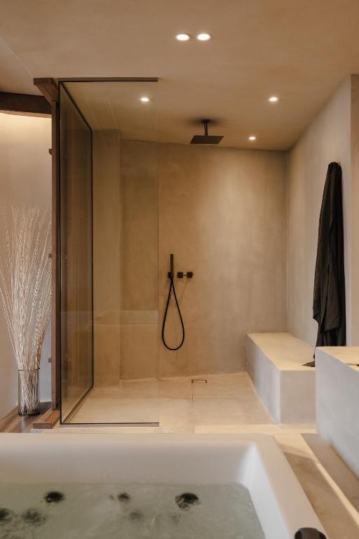 Koupelna v ubytování Tesoro Elegant escapes- suites