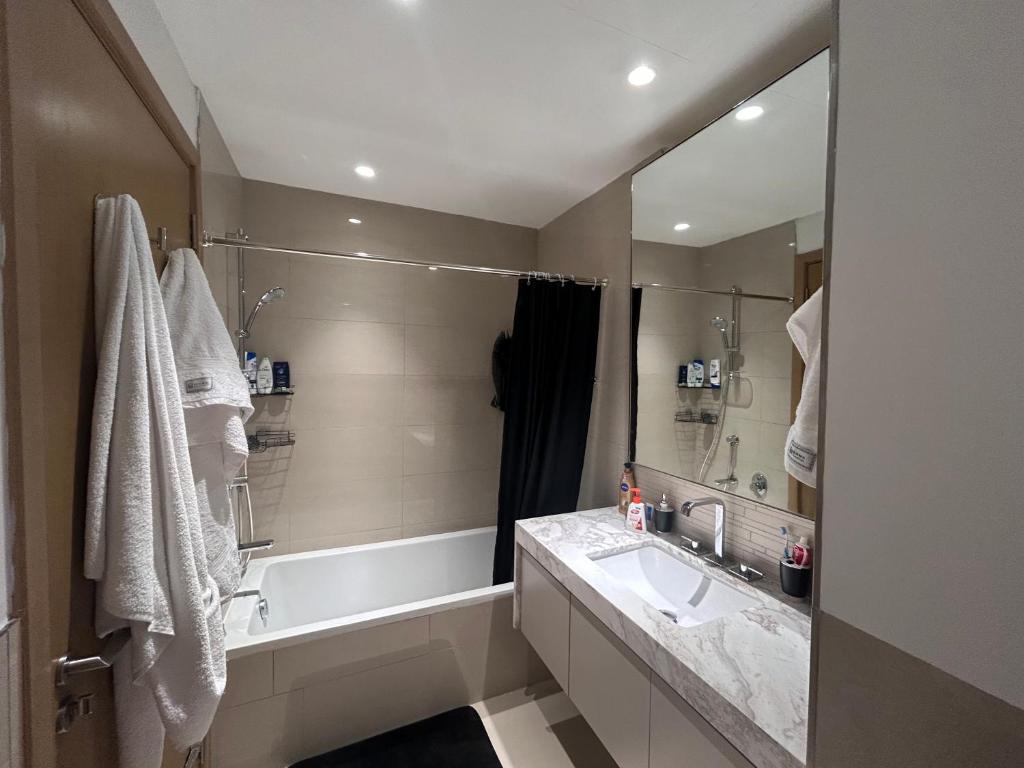 Koupelna v ubytování Shared Apartment In Dubai Hills